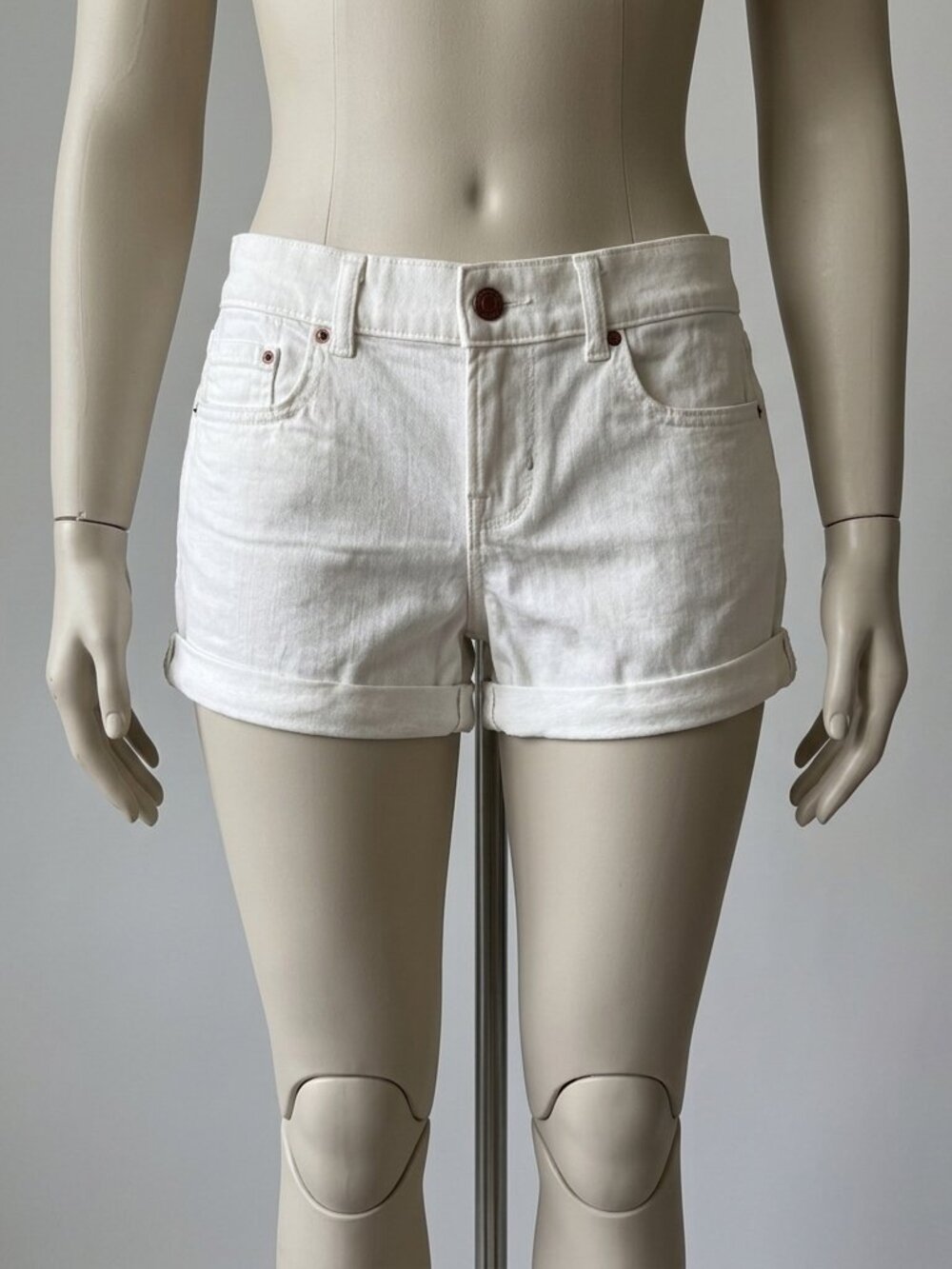 Old Navy Shorts Women's Size 4 ‘OG Straight’ High RiseWhite Jean Denim Roll Hem